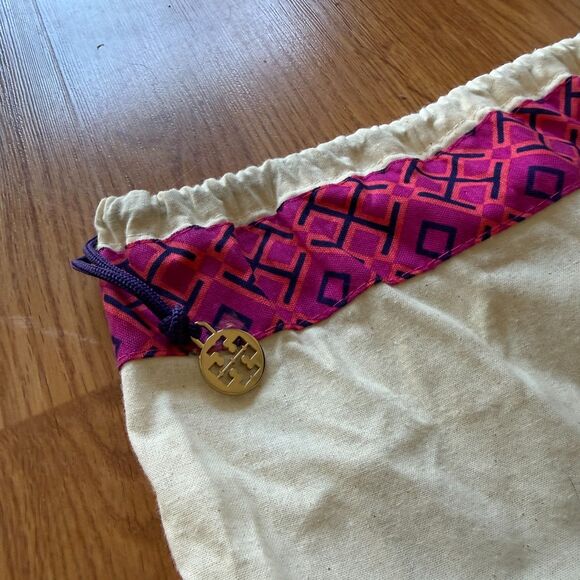 Tory Burch Half-Moon Straw Crossbody Bag - Picture 10 of 12